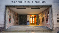 Bildet viser inngangspartiet til Trondheim tinghus