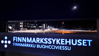 bilde av inngangspartiet på finnmarksykehuset
