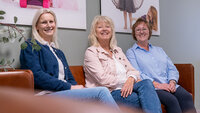 Bilde viser Helsesykepleiere Grete Iren Quale, Berit Ninni Fjeldheim og Janne Martinsen