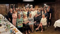 Bildet visser festkomiteen og deltakerne som møtte til jubileumsfeiring