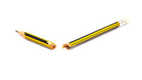 Bildet viser en blyant brukket i to.