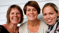 Bildet viser de tre som driver Oslo jordmor og kvinnesenter.