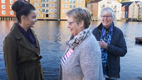 Bildet viser Gunvor Berg, Monica Hoff Gaustad og Marit Løvlien ute i Trondheim.