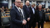 Statens personaldirektør Gisle Norheim (fra venstre) sammen med forhandlingsutvalet bestående av Egil Andre Aas (LO Stat), Anders Kvam (Akademikerne) Petter Aaslestad (Unio stat) og Pål Arnesen (YS Stat).
