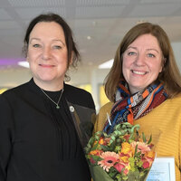 Bildet viser fylkesleder Ida Høiby i NSF Innlandet og Cecilie Aalborg, som har vunnet NSF Innlandets lederpris for 2024 