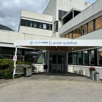bilde av sykehuset i lærdal