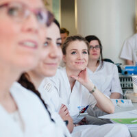 Bildet viser sykepleierstudenter