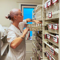 Bildet viser Vilde Wirum på jobb