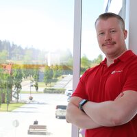 Bilde viser Johan Marcus Johansson med armene i kors