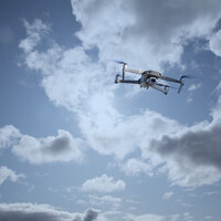 Bildet viser en drone.