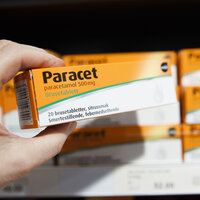 Bildet viser en pakke med Paracet.