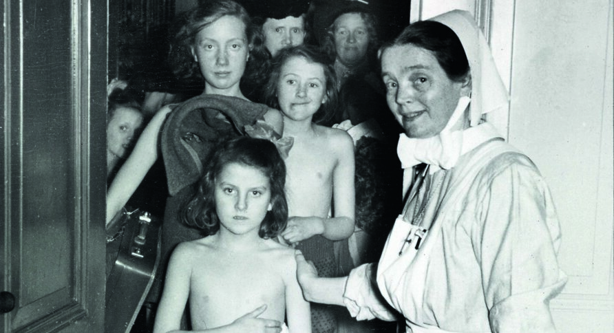 Barn under krigen med en sykepleier i Oslo